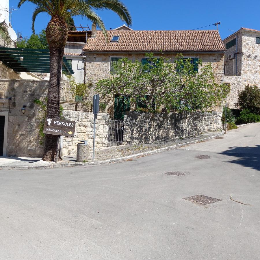 Villa Kuca Za Odmor Skalina - Sea View Splitska Esterno foto